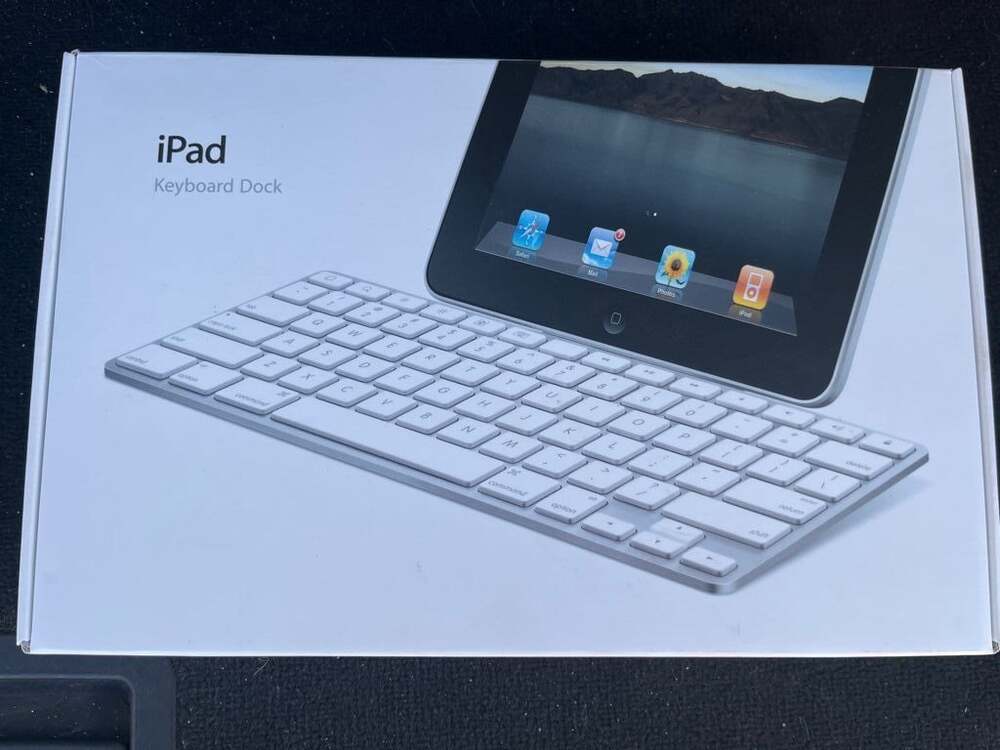 Apple iPad Keyboard Dock